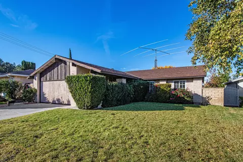 24357 Wabuska St, Newhall, CA 91321