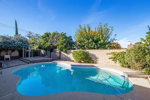 24357 Wabuska St, Newhall, CA 91321 photo 9