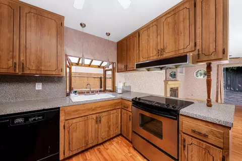 24357 Wabuska St, Newhall, CA 91321 photo 4