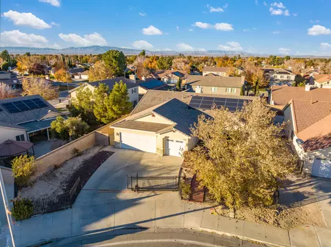 2049 Kalliope Ave, Lancaster, CA 93536 photo 2