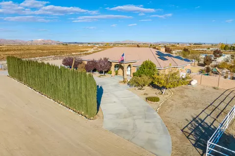 480 72nd St W, Rosamond, CA 93560