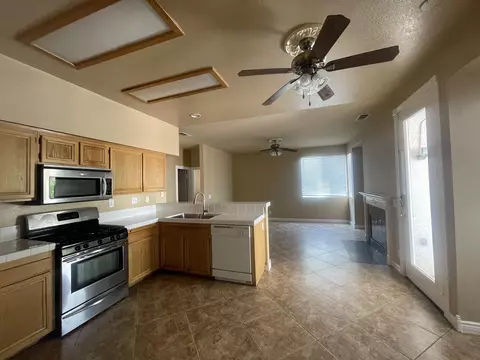 36543 Canasto Ct, Palmdale, CA 93552 photo 5