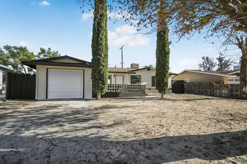 15946 Jean Dr, Mojave, CA 93501