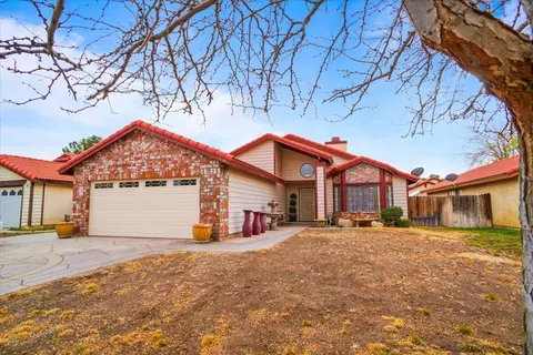 1614 Lingard St E, Lancaster, CA 93535