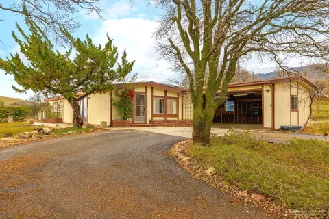 19660 Adalante Ct, Tehachapi, CA 93561