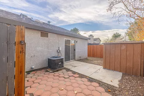 645 Ivesbrook St E, Lancaster, CA 93535 photo 42