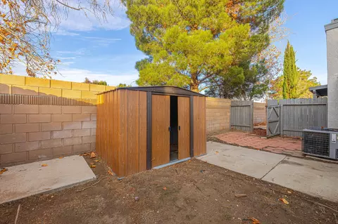 645 Ivesbrook St E, Lancaster, CA 93535 photo 43