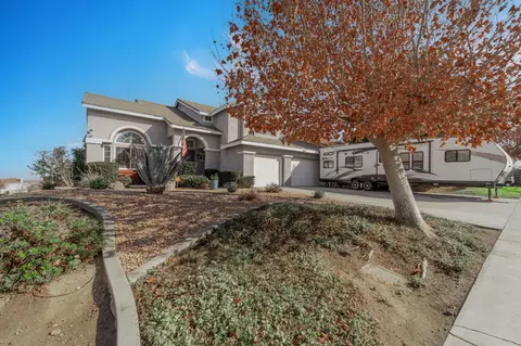 7221 Nightingale Ln, Lancaster, CA 93536 photo 3
