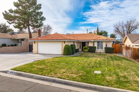 42113 47th St W, Quartz Hill, CA 93536