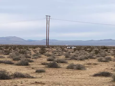 Helendale E, Hinkley, CA 92347 photo 4