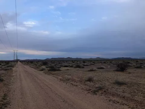 Helendale E, Hinkley, CA 92347 photo 2