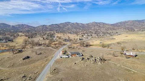 St. Andrews Drive, Tehachapi, CA 93561 photo 5