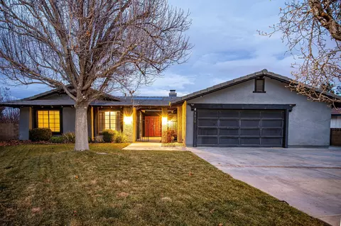 3819 Pelona Vista Dr, Lancaster, CA 93536