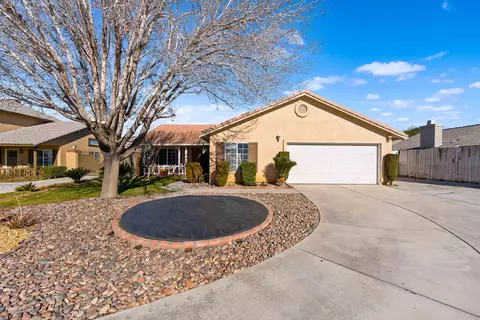 5671 Diamond St, Palmdale, CA 93552