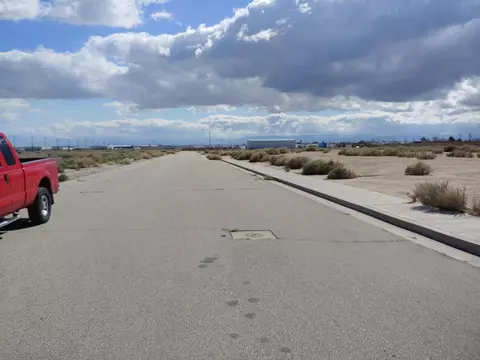 2835 Office Ct, Rosamond, CA 93560
