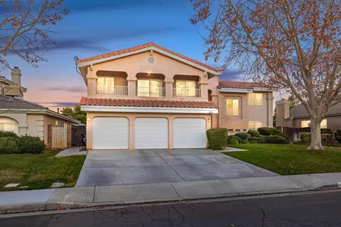42434 La Gabriella Dr, Quartz Hill, CA 93536