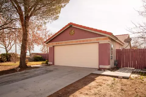 2354 Kettering St E, Lancaster, CA 93535 photo 2