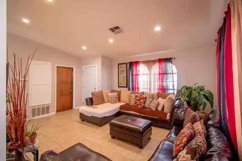 2354 Kettering St E, Lancaster, CA 93535 photo 7