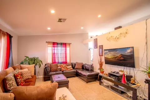 2354 Kettering St E, Lancaster, CA 93535 photo 4