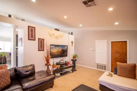 2354 Kettering St E, Lancaster, CA 93535 photo 6