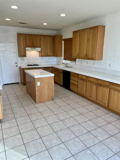 43533 Rucker St, Lancaster, CA 93535 photo 3