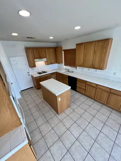 43533 Rucker St, Lancaster, CA 93535 photo 4
