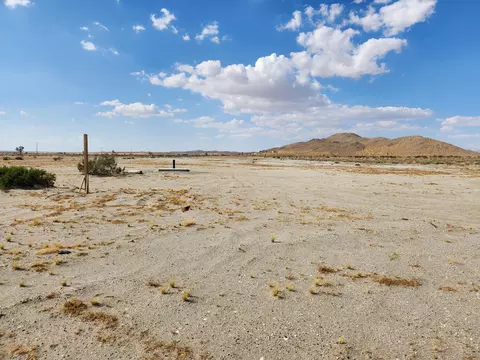 174 El Mirage Rd, Adelanto, CA 92301
