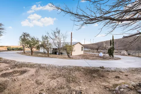 4975 Piute Pass Rd, Mojave, CA 93501 photo 2