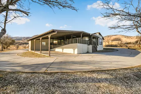 4975 Piute Pass Rd, Mojave, CA 93501
