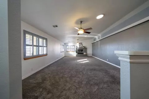 45620 30th St E, Lancaster, CA 93535 photo 2