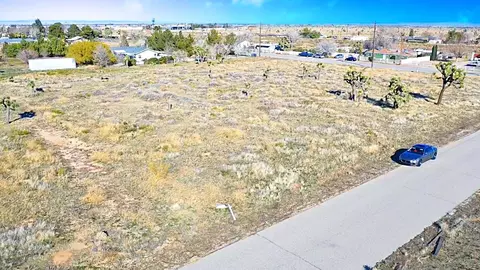 W 13th Street, Palmdale, CA 93551 photo 5