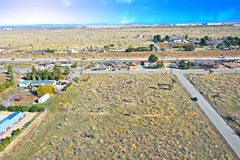 13 Th St W, Palmdale, CA 93551