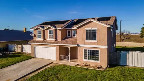 3339 Kayak St, Lancaster, CA 93535 photo 2