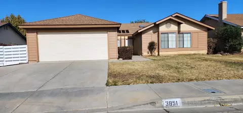 3851 Triton Dr, Palmdale, CA 93550