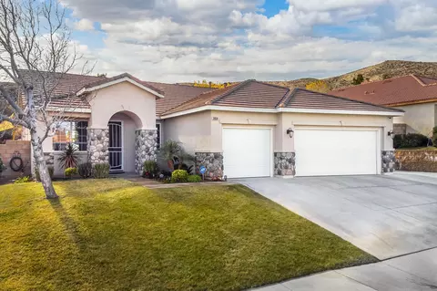 3958 Sunkist St, Palmdale, CA 93551