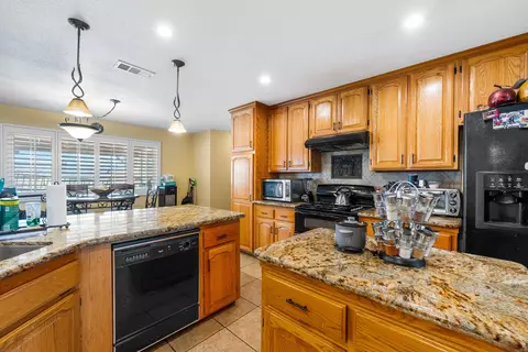 9081 Pinon Ave, Hesperia, CA 92345 photo 20