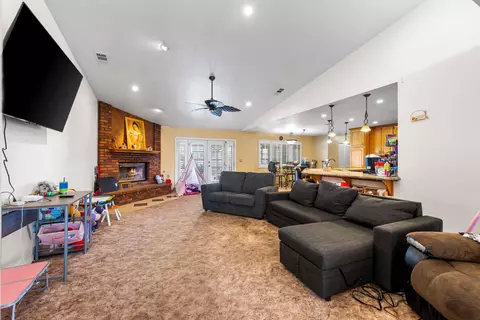 9081 Pinon Ave, Hesperia, CA 92345 photo 14