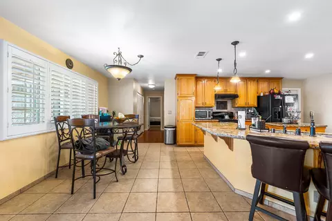 9081 Pinon Ave, Hesperia, CA 92345 photo 17