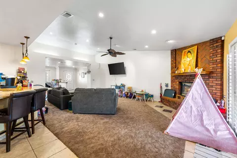 9081 Pinon Ave, Hesperia, CA 92345 photo 16