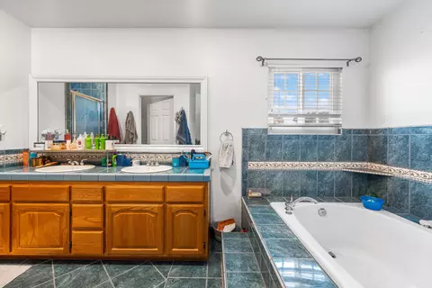 9081 Pinon Ave, Hesperia, CA 92345 photo 32