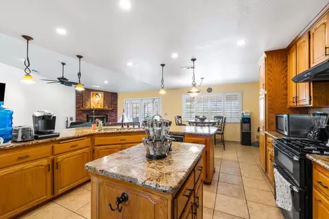 9081 Pinon Ave, Hesperia, CA 92345 photo 19