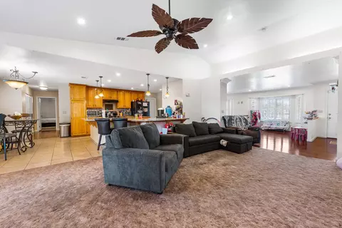 9081 Pinon Ave, Hesperia, CA 92345 photo 15