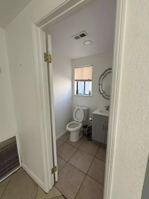 2557 Garnet Ln E, Lancaster, CA 93535 photo 11