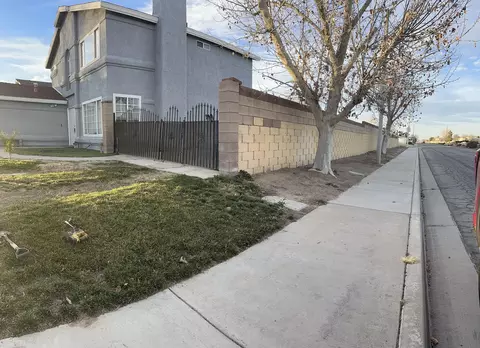 2557 Garnet Ln E, Lancaster, CA 93535 photo 4
