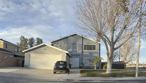 2557 Garnet Ln E, Lancaster, CA 93535 photo 2