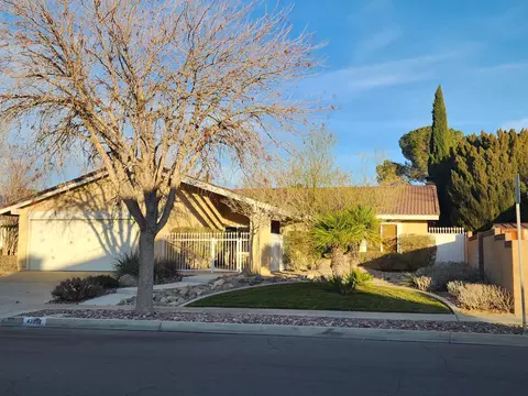 43952 27th St W, Lancaster, CA 93536