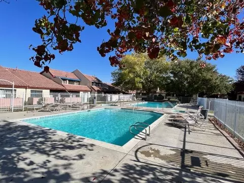 43334 32nd St W #4, Lancaster, CA 93536