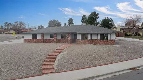 17260 Forest Hills Dr, Victorville, CA 92395