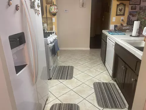 655 Ave J 4 E, Lancaster, CA 93535 photo 11