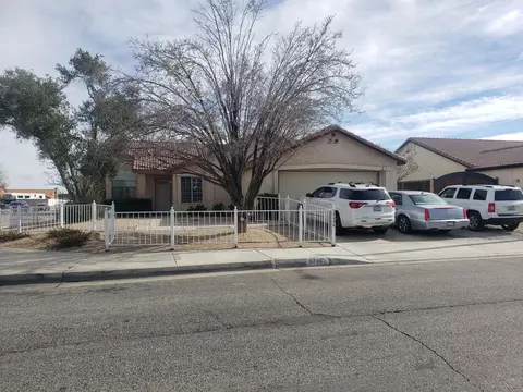 37448 Rockie Ln, Palmdale, CA 93552